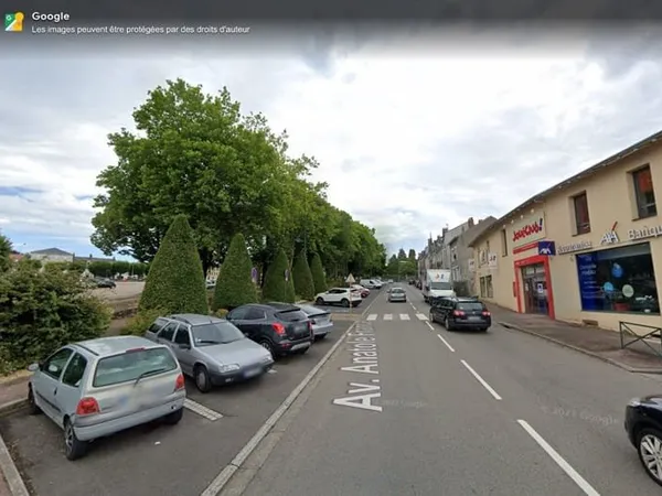 Surface Commercial Magasin Centre Ville 800m2+ 150 m2 St Junien