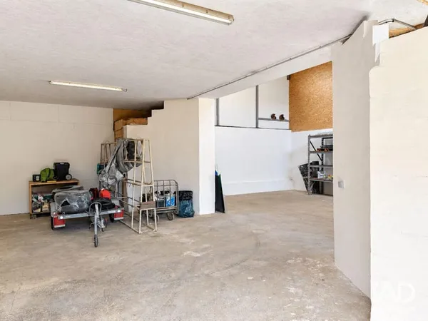 Local commercial 180 m²
