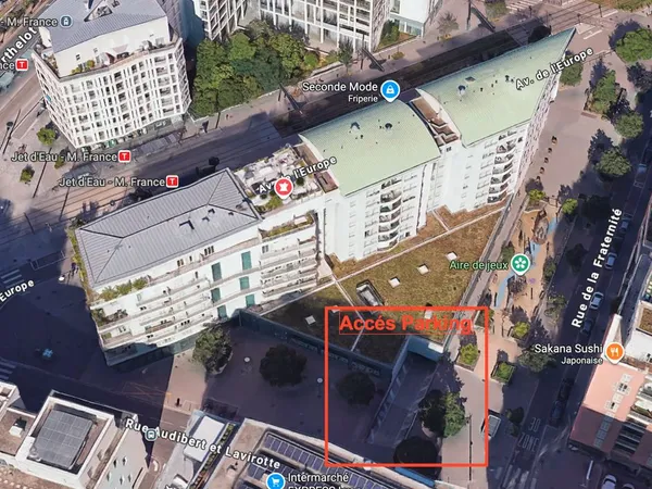 Garage, box fermé de 12.5m² dans le quartier Jet d'eau 69008