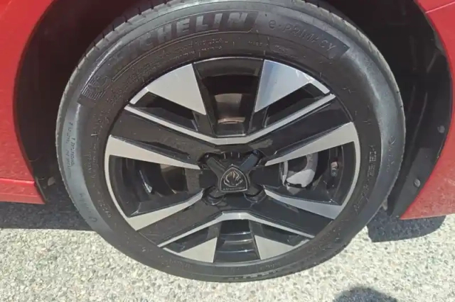Peugeot 208 puretech 100 s&amp;s bvm6 — photo 15