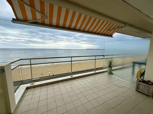 LA BAULE LES PINS, STUDIO CABINE FACE MER