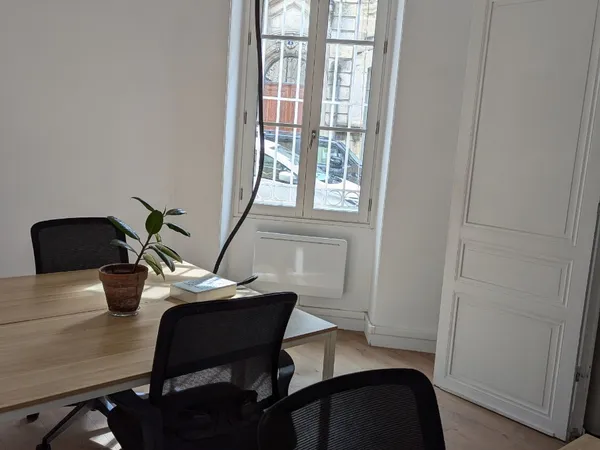 Loue bureaux 12m² dans espaces de coworking