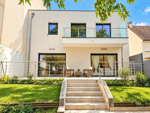 Joinville-le-Pont - Maison familiale avec terrasses et jardin