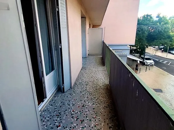 Saint-Chamond (42400) - Bel appartement T3 de 67 m² très lumineux + Cave ​Prix de vente : 73 000