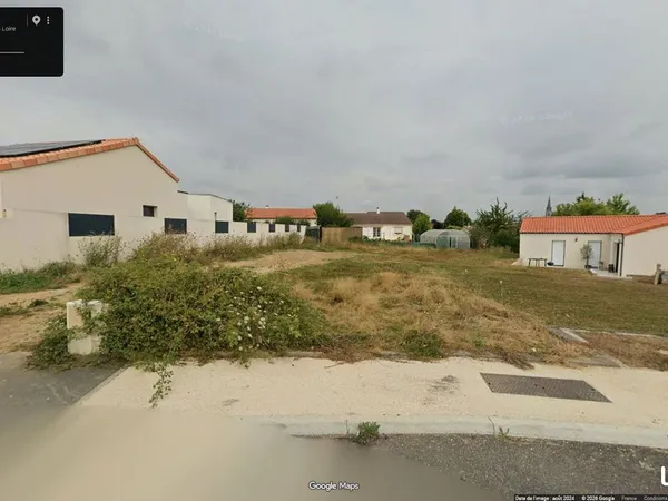 Terrain à bâtir de 715 m² à LA POITEVINIERE (49)