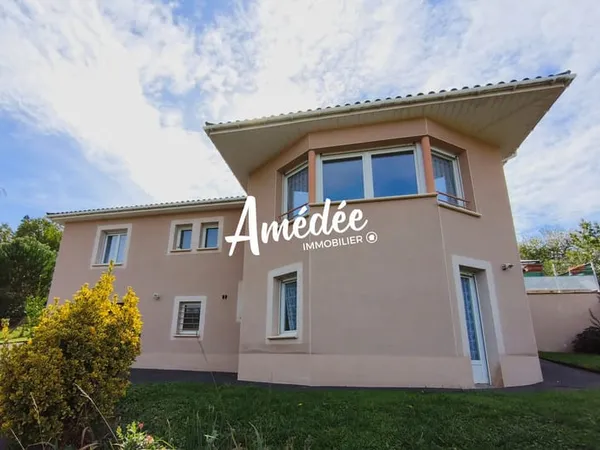 SAINT-CERE - Maison d'architecte sur 1 000 m² de terrain avec v