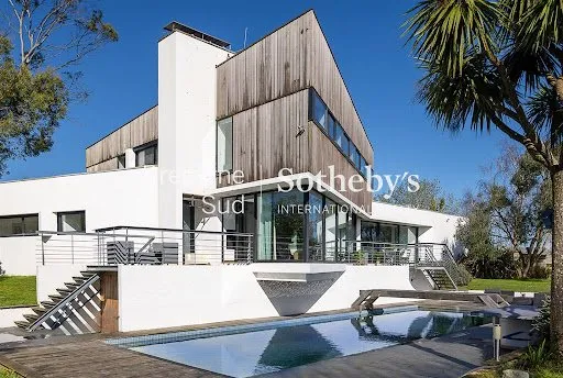 Maison 8 pièces 263 m²
