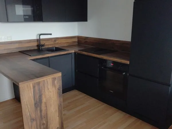 T2 MEUBLÉ 35 m² - DERNIER ÉTAGE - PLEIN SUD - GRAND BALCON - GARAGE + PARKING