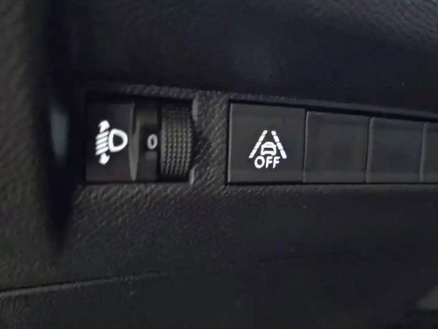 Peugeot 208 puretech 75 s&amp;s bvm5 — photo 30