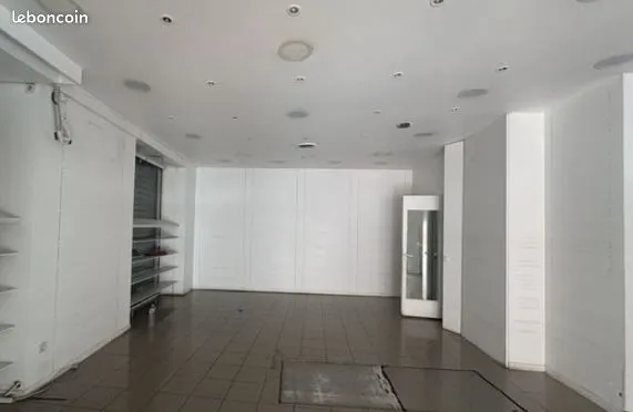 Local commercial 62 m² PARIS 18