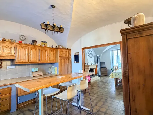 Maison de caractère 196 m² – Fort potentiel – Ardes-sur-Couze