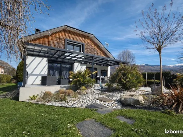 Propriété 9 pièces 301 m²