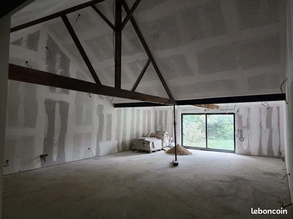 Local 5 pièces 225 m²