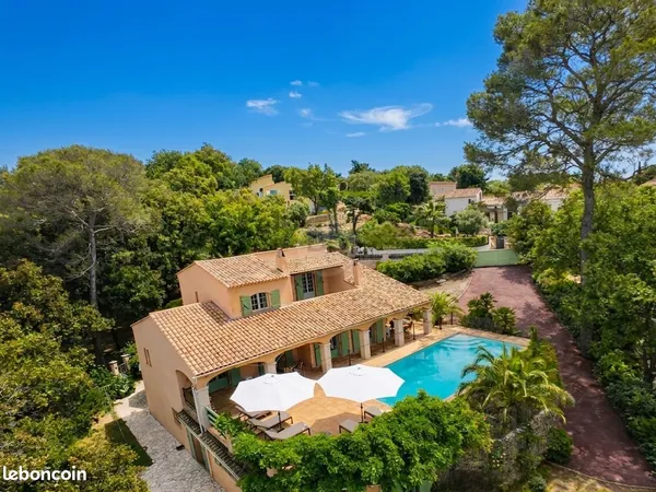 Villa 7 pièces 235 m²