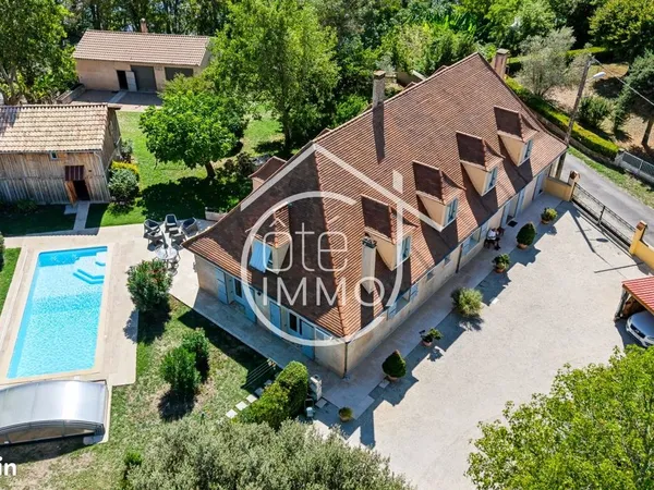 Propriété 12 pièces 331 m²