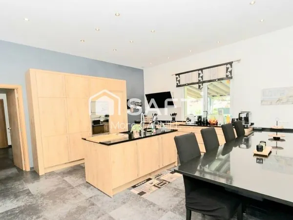 Maison 12 pièces 287 m²
