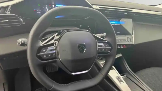 Peugeot 308 hybrid 145 e-dcs6 — photo 12