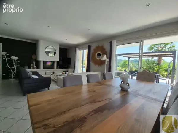 Nord de Pau - quartier résidentiel - 150 m2 - piscine - cheminée