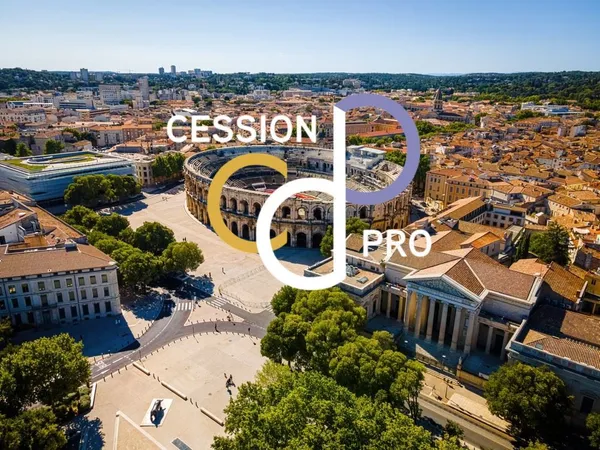 VASTE LOCAL COMMERCIAL OU POUR BUREAUX DE PRESTIGE A LOUER DANS L'ECUSSON NIMOIS