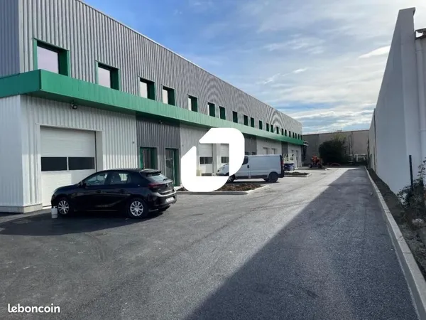 Local d'activité 462 m²