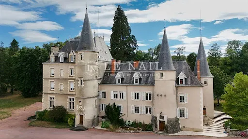 Château 25 pièces 1100 m²