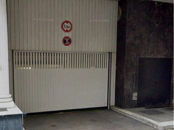 Parking Paris 8e - disponible immédiatement - accès sécurisé