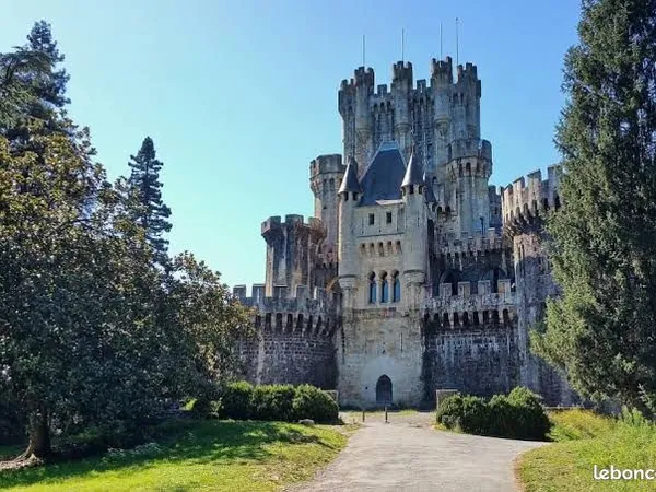 MAGNIFIQUE CHATEAU ENTRETENU à vendre