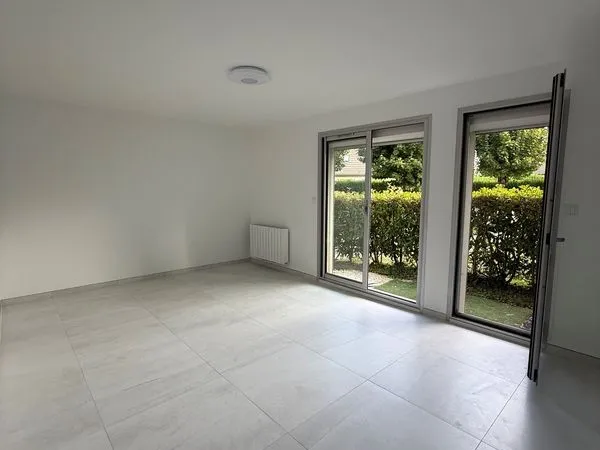 T3 rénové de 61 m² avec terrasse et rez-de-jardin - Le Mesnil-Esnard