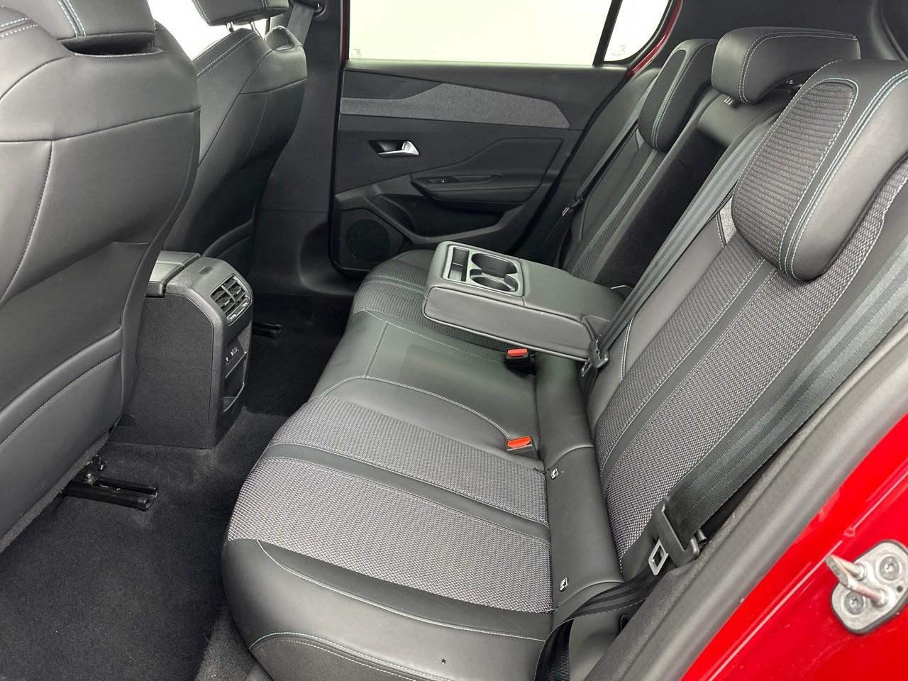 Peugeot 308 puretech 130ch s&s eat8 allure — photo 12