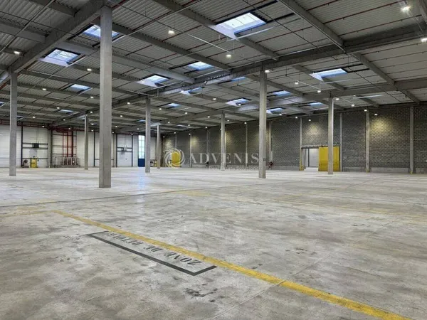 Entrepôt 6365 m²