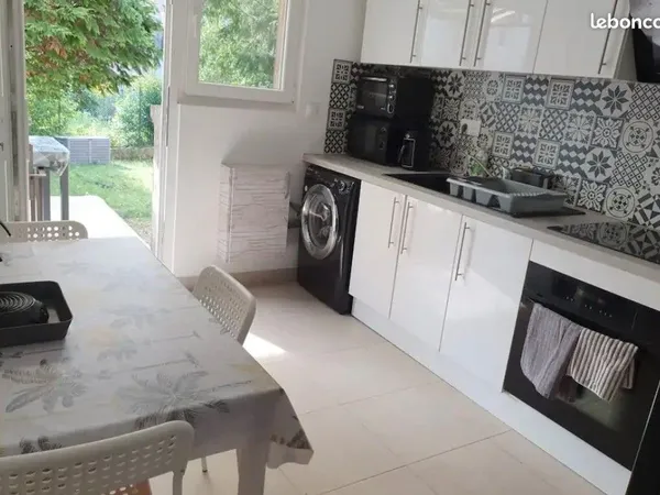Colocation belle chambre meublée dans maison de ville individuelle avec terrasse et jardin entre Met