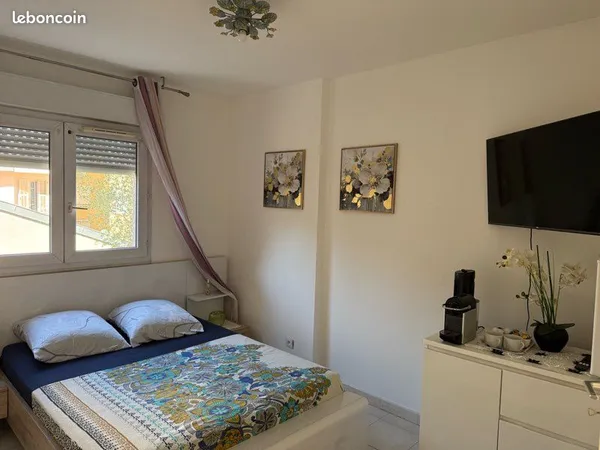 Chambre à louer dans un appartement de 2 pièce