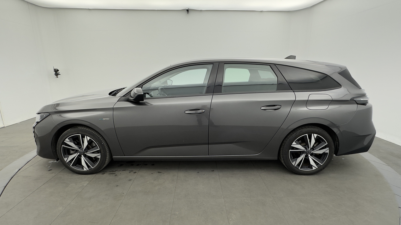 Peugeot 308 SW PHEV 180 e-EAT8 — photo 2