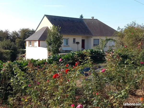 Propriété avec maison familiale un parc photovoltaïques sur terrain de 1 hectare 300