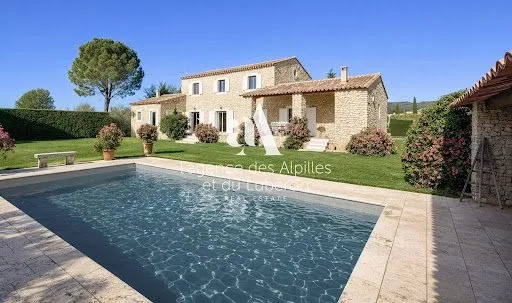 Maison 7 pièces 260 m²