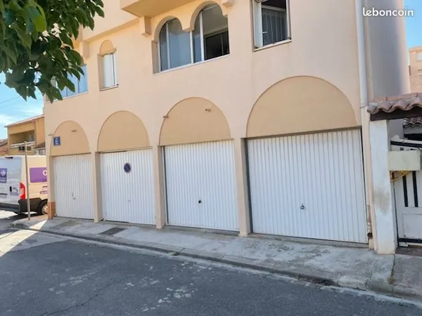 Garage fermé de 13 M2 rue Émile Zola au centre de Valras plage