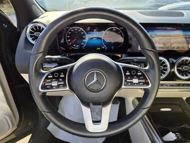 Mercedes Eqa 250 — photo 13