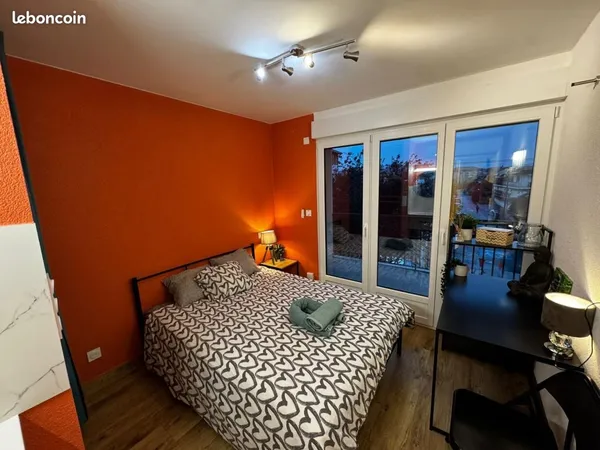 Chambre 6 pièces 80 m²