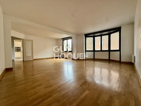 Appartement à louer de 5 pièces de 142 m² avec garage double