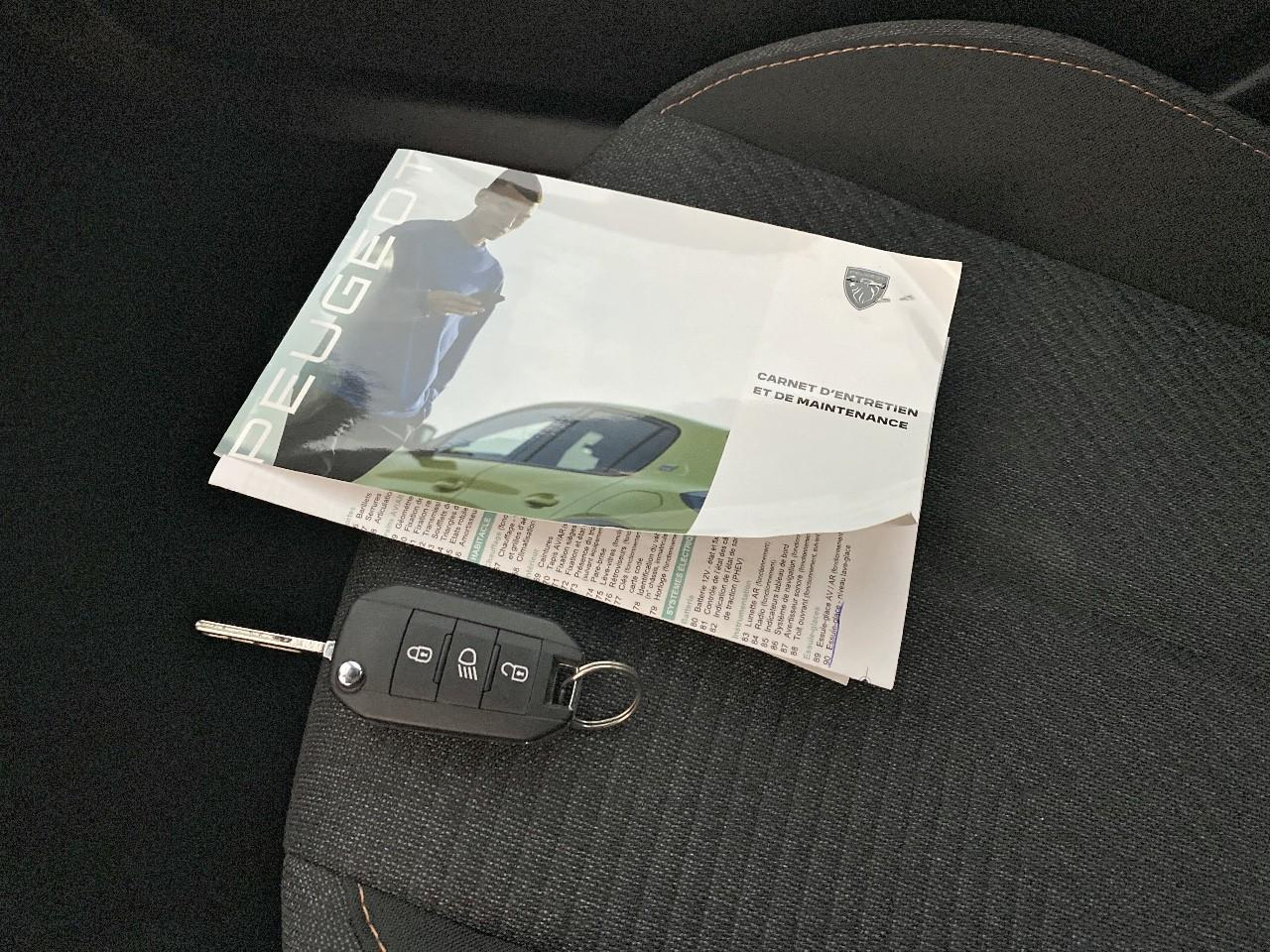 Peugeot 2008 hybrid 136 e-dcs6 style — photo 18