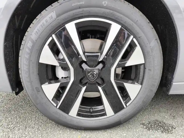 Peugeot 208 hybrid 110 ch e-dcs6 — photo 13
