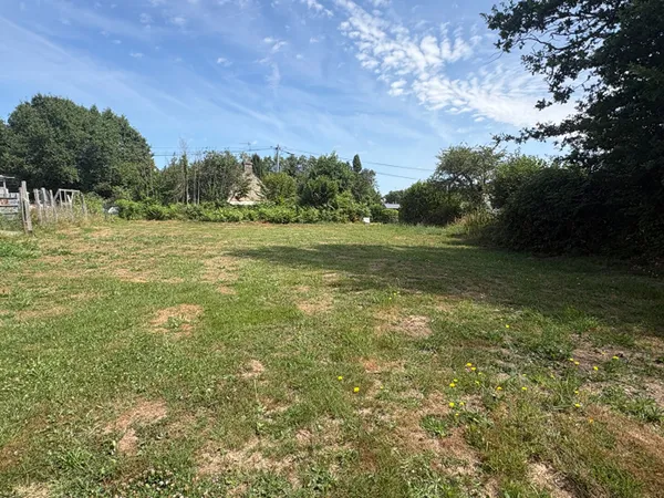 Terrain constructible 618 m² ? À 3 min du centre de Questembert