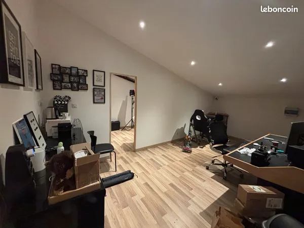 Atelier privatif type studio 38 m² - Décines