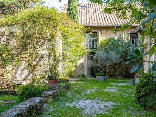 Propriété de caratère à Sainte Cécile les Vignes