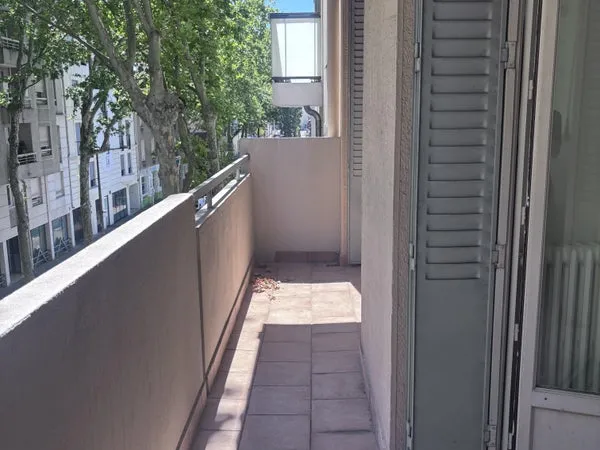 🏡 Chambre avec balcon en colocation – Lyon 3e / M