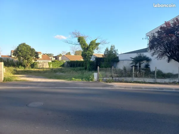 Beau terrain de 612 m²