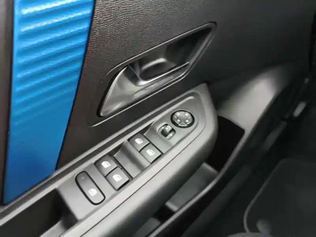 Citroën C4 e- 136 ch automatique — photo 24