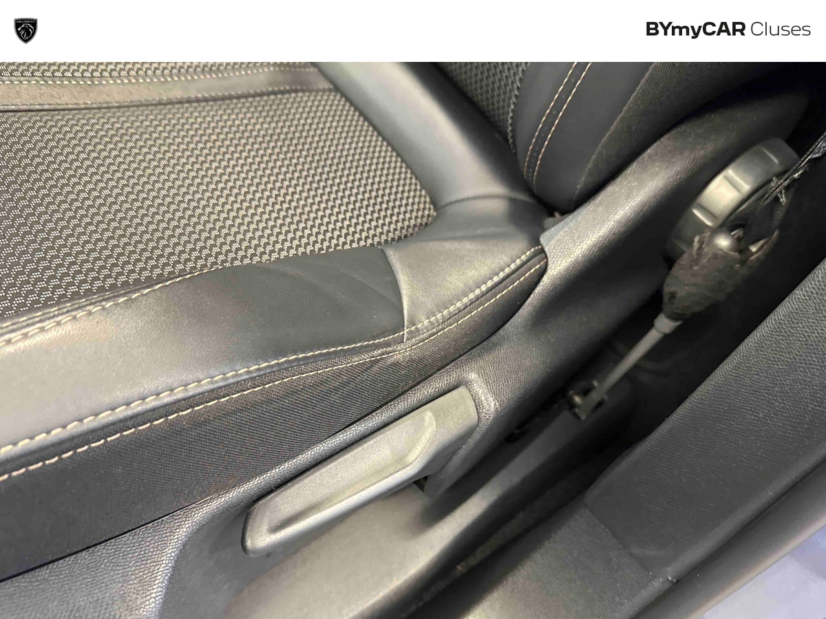 Peugeot 3008 Hybrid 225 e-EAT8 — photo 19