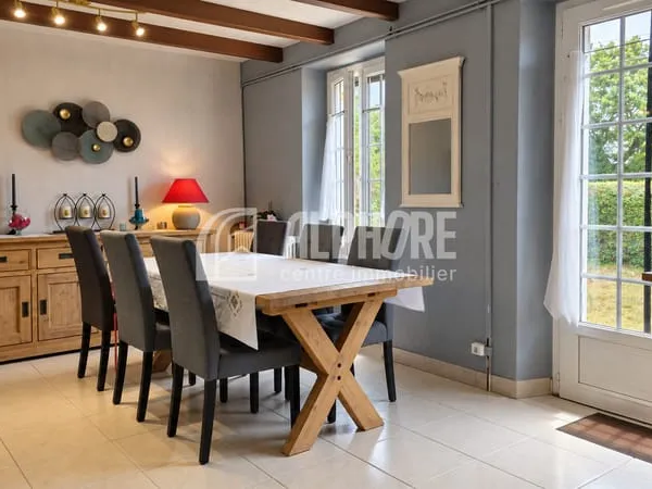 Maison de 112 m² avec travaux, 2 200 m² de terrain, ateliers