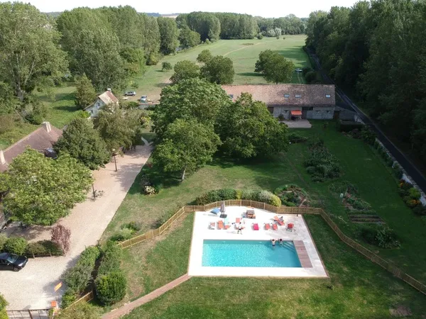 Vends maison 815m² Domaine Autheuil-Authouillet 8,5 hectares au bord de l'Eure